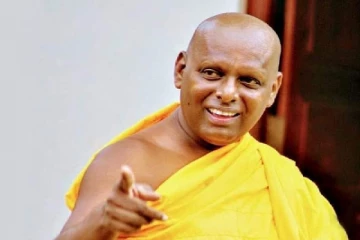 அலரி மாளிகையில் ஓதப்படும் பிரித் - சிங்கள பேராசிரியர் கடும் எதிர்ப்பு