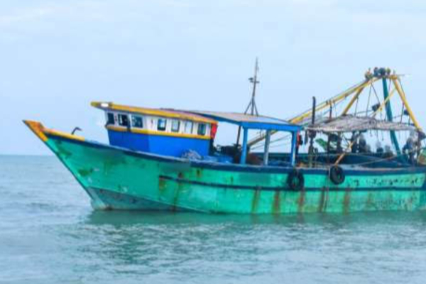 நிர்க்கதியான இலங்கை படகு ; உணவின்றி இருவர் உயிரிழப்பு | Sri Lankan Boat Stranded Two Die Without Food