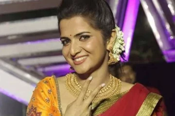 துளி கூட மேக்கப் போடாமல் இருக்கும் தொகுப்பாளினி டிடி-யை பார்த்துள்ளீர்களா.. இதோ பாருங்க