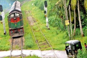 கொழும்பிலிருந்து மட்டக்களப்பு நோக்கி பயணித்த தொடருந்து விபத்தில் சிக்கிய சிறுமி