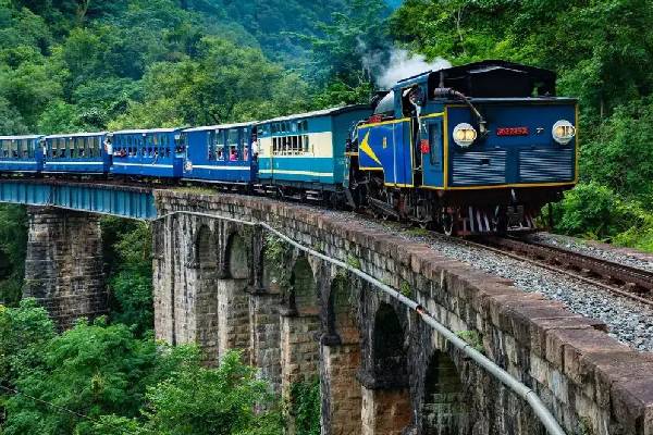 5 மணி நேரத்தில் 46 கி.மீ தூரம்.., இந்தியாவின் மெதுவான ரயில் எது தெரியுமா? | Which Is The Slowest Train In India