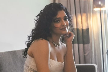 இறுதிச்சுற்று ரித்திகா சிங்.. செம ஹாட் போட்டோஷூட்