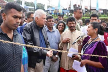 ரணிலிடம் பெண் அறிவிப்பாளர் ஒருவர் கேட்ட கேள்வி... குலுங்கி குலுங்கி சிரித்த மக்கள்