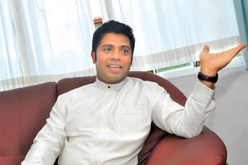 හිස් වූ සිංහාසනයට රටම පීරලා පඹයෙක් තෝරා ගත් හැටි.