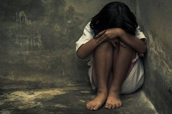 15 வயது சிறுமியிடம் மோசமாக நடத்துகொண்ட பாதிரியார்! பொலிஸார் தீவிர தேடுதல் | Priest Abused A 15 Year Old Girl Puttalam Marawila