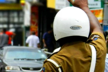 கடமையில் ஈடுபட்டிருந்த பொலிஸ் உத்தியோகத்தர்கள் மீது முச்சக்கரவண்டி மோதி விபத்து