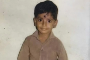 இந்த சிறுவன் யார் தெரியுமா.. தமிழ் சினிமாவின் முன்னணி ஹீரோ