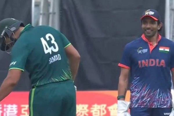 பாகிஸ்தானுடனான போட்டியில் குறுக்கிட்ட மழை - 2 ஓட்டங்கள் வித்தியாசத்தில் இந்தியா வெற்றி | India Won By 2 Runs Vs Pak In Hong Kong Sixes பாகிஸ்தானுடனான போட்டியில் குறுக்கிட்ட மழை - 2 ஓட்டங்கள் வித்தியாசத்தில் இந்தியா வெற்றி | India Won By 2 Runs Vs Pak In Hong Kong Sixes