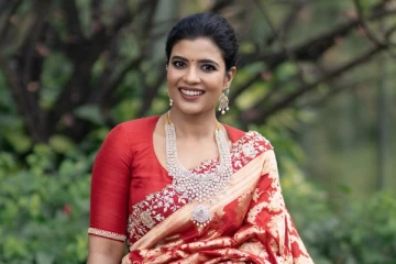 ஐஸ்வர்யா ராஜேஷ் சேலையில் அழகிய போஸ்