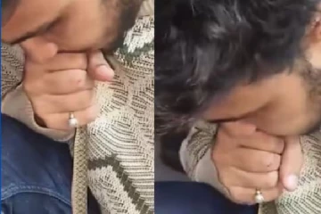 வாயோடு வாய் வைத்து பாம்பை காப்பாற்றிய நபர் - வீடியோ வைரல்!