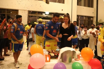 “காதலே... காதலே..தனிப்பெருந்துணையே” - கிரிக்கெட் விளையாட சென்ற இடத்தில் காதலில் ஜெயித்த தீபக் சாஹர்