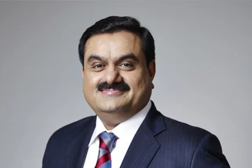 ரூ.73,250 கோடியை ஒரே நாளில் இழந்த அதானி. என்ன நடந்தது?