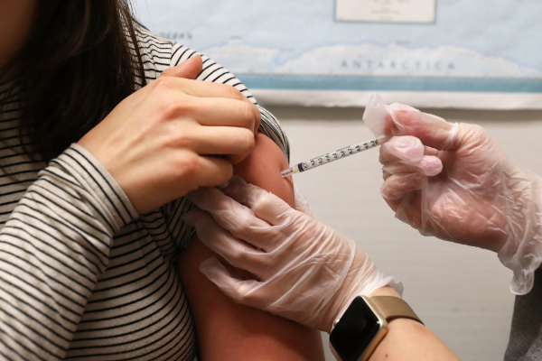 கனடாவில் வேகமாக பரவிவரும் ப்ளூ காய்ச்சல்: மருத்துவர்கள் அறிவுறுத்தல் | Canada Alert People To Precautions Amid Flu Rise கனடாவில் வேகமாக பரவிவரும் ப்ளூ காய்ச்சல்: மருத்துவர்கள் அறிவுறுத்தல் | Canada Alert People To Precautions Amid Flu Rise