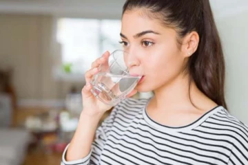 வெறும் வயிற்றில் வெதுவெதுப்பான நீர்... உடல் எடையை கடகடவென குறைக்கலாம்