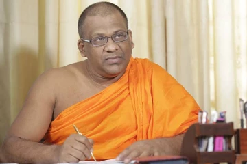 முஸ்லிம்கள் மட்டுமா இந்த நாட்டில் பிரச்சினை? ஞானசாரரை திட்டித் தீர்க்கும் தேரர்