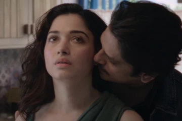 காதலுடன் மீண்டும் படு கவர்ச்சியான காட்சிகள்.. அப்செட்டான தமன்னா ரசிகர்கள்