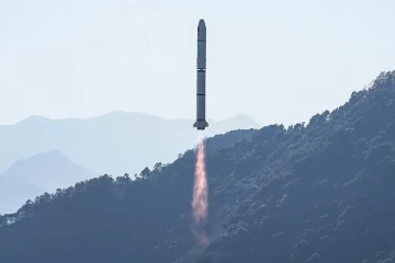 தாமரை வடிவிலான புதிய செயற்கைக்கோளை விண்ணில் செலுத்திய சீனா