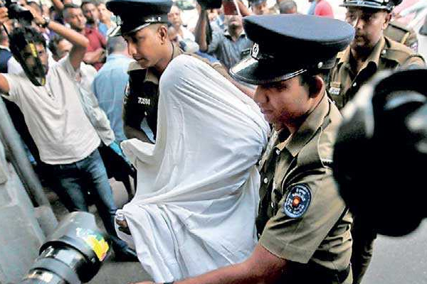 வாழைச்சேனையில் இரண்டு பெண்கள் கைது - ஐபிசி தமிழ்