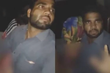 ஓடும் பஸ்ஸில் பெண்ணுடன் கண்டக்டர் செய்த காரியம் - வீடியோ காட்சிகள் வைரல்!