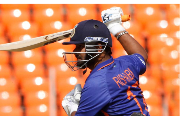 தொடர்ந்து ரிஷப் பண்டக்கு வாய்ப்பு.. ரோகித் டிராவிட் மீது கொந்தளிக்கும் ரசிகர்கள்; காரணம் என்ன? | Indvswi Fans Angry Rahul Dravid Chance Pant