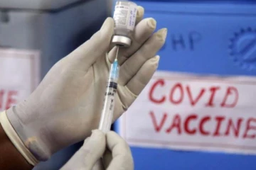 தடுப்பூசி செலுத்துவதில் அரசியல்வாதிகளின் அழுத்தம் - வேலைத்திட்டத்தில் இருந்து விலக தயாராகும் மருத்துவர்கள் உட்பட சுகாதார ஊழியர்கள்