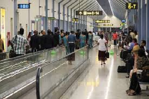 வெளிநாட்டிலிருந்து வந்த இலங்கையர் கட்டுநாயக்காவில் அதிகாலைவேளை கைது | Sri Lankan Arrested In Katunayake வெளிநாட்டிலிருந்து வந்த இலங்கையர் கட்டுநாயக்காவில் அதிகாலைவேளை கைது | Sri Lankan Arrested In Katunayake