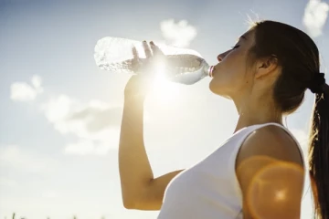 பிளாஸ்டிக் பாட்டில்களில் வாங்கும் தண்ணீரில் இவ்வளவு ஆபத்து இருக்கா?