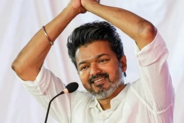 விஜய் தவறான ரூட்டில் செல்கிறார்.. பிரபல இயக்குனர் தாக்கு