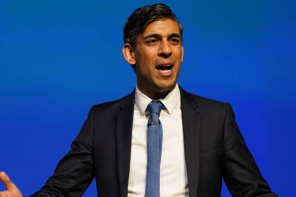 பிரித்தானிய பிரதமருக்கு பேரிடி: பொதுதேர்தலில் களமிறங்கும் நைஜல் ஃபரேஜ் | A New Twist In The British Election