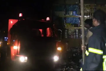 யாழ்ப்பாணம் - மீசாலையில் உள்ள கடையில் தீ விபத்து (Photos)