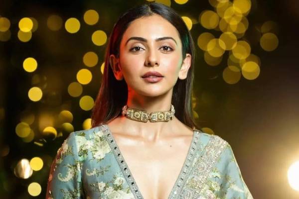 இறுக்கமான உடை அணிந்து கவனத்தை ஈர்க்கும் கார்த்தி பட நடிகை.. வர்ணிக்கும் இளசுகள் | Rakul Preet Singh Latest Hot Photoshoot