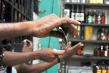 அனுமதி பத்திரமின்றி அரச மதுபானம் விற்பனை: இருவர் கைது