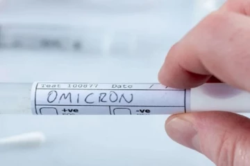 இந்தியாவில் ஒமிக்ரோன் தொற்றால் பாதிக்கப்பட்டோரின் எண்ணிக்கை ஐம்பதை கடந்தது