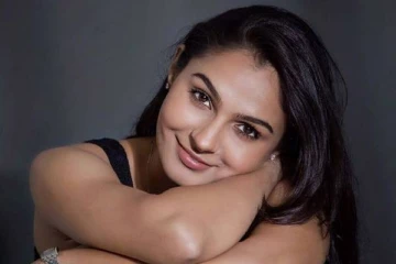 ஹாலிவுட் கதாநாயகிக்கு இணையாக டாட்டூவுடன் ஆண்ட்ரியா வெளியிட்ட போட்டோ..