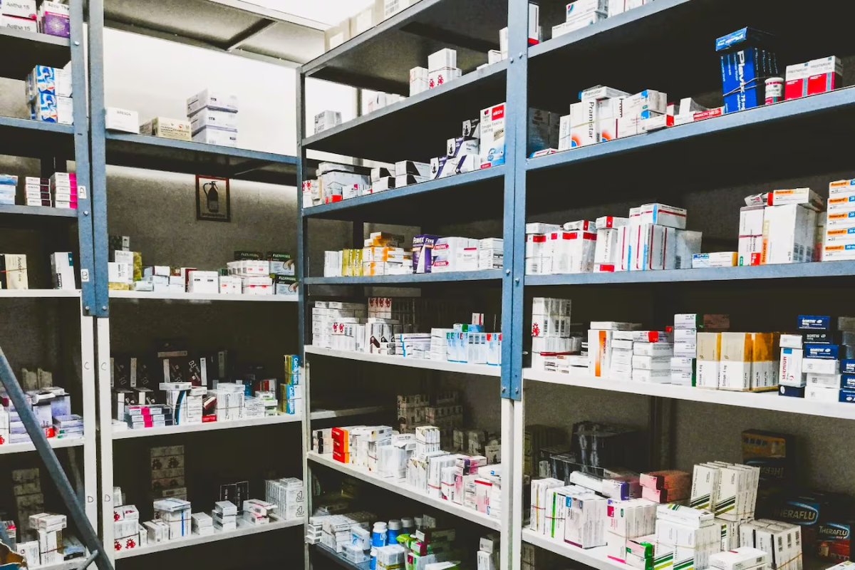 கனடாவில் மருந்தாளரின் தகாத செயல் | Alberta Pharmacists Permit Cancelled