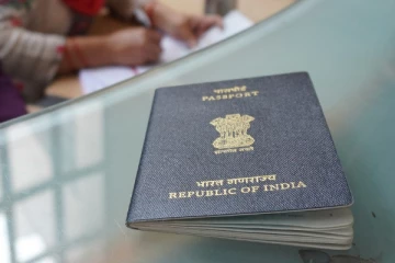 போலி பாஸ்போர்ட் மூலம் இலங்கை செல்ல முயன்ற நபர் கைது