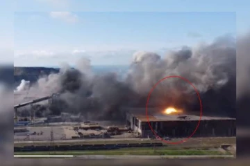 மரியுபோல் இரும்பு ஆலையில் வெடிக்கும் மோதல்: பரபரப்பு தாக்குதல் காட்சிகள்!