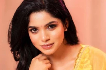 என்ன சிம்ரன் இதெல்லாம்...டூபீஸ் ஆடையில் கடற்கரை வீடியோவை வெளியிட்ட நடிகை திவயபாரதி..