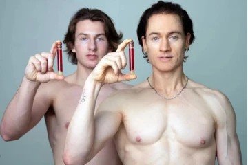 இளம் மகனின் இரத்தத்தை தனக்கு செலுத்திக் கொண்ட தொழிலதிபர்; தினமும் 100 மாத்திரை - பகீர் காரணம்!