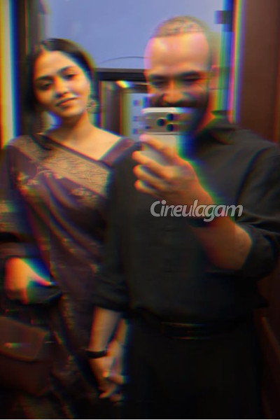 அட நடிகை சுனைனாவின் காதலர் இவர்தானா, முதன்முறையாக வெளியான போட்டோ... ஸ்பெஷல் டே | Actress Sunaina Latest Photo With Her Boyfriend அட நடிகை சுனைனாவின் காதலர் இவர்தானா, முதன்முறையாக வெளியான போட்டோ... ஸ்பெஷல் டே | Actress Sunaina Latest Photo With Her Boyfriend