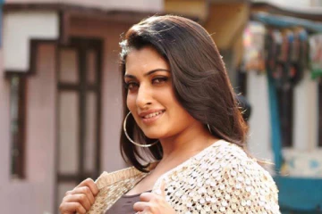 படு நெருக்கமான படுக்கை காட்சி; அந்த சீன்ல அப்பாஸ்... மாளவிகா பளீச்!