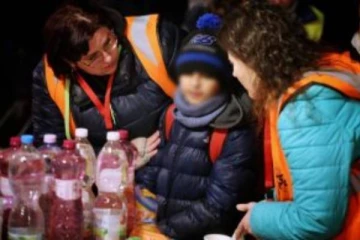 உக்ரைன் மீதான ரஷ்யாவின்  கொடூர யுத்தம்: 750 மைல்கள் தனியாக பயணம் செய்து தஞ்சம் அடைந்த சிறுவன்(Photos)