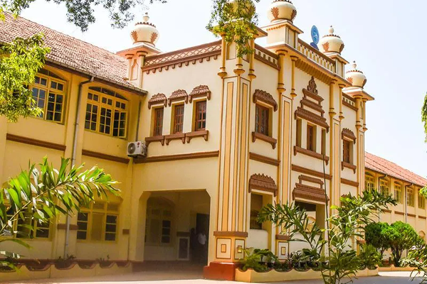 யாழ். பல்கலையில் பகிடிவதையில் ஈடுபட்ட 19 மாணவர்களுக்கு வகுப்பு தடை | Jaffna Class Suspension For 19 Students University