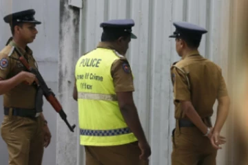 மூன்று மாணவிகளை கடத்தல் முயற்சி