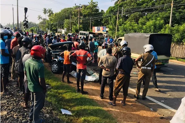 யாழில் இடம்பெற்ற கோர விபத்து- ஸ்தலத்தில் சிறுவன் பலி! - ஐபிசி தமிழ்