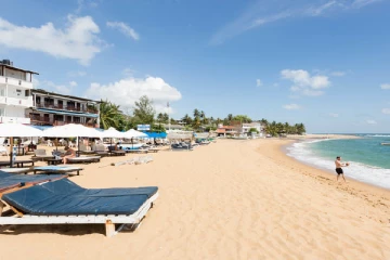 வெளிநாட்டு பிரஜைகளின் 60 லட்சம் ரூபா கொள்ளை-ஹொட்டல் உரிமையாளர் உட்பட மூவர் கைது