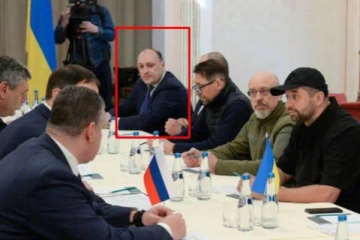 ரஷ்யா உடன் பேச்சுவார்த்தையில் ஈடுபட்ட தங்கள் நாட்டு பிரதிநிதியை சுட்டுக்கொன்ற உக்ரைன்! ஏன்?