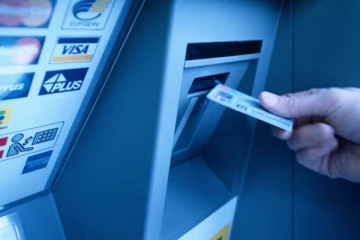 බැංකු කාඩ් පාවිච්චි කරන අයට විශේෂ පණිවුඩයක්..දැඩි විමසිල්ලෙන් සිටින්න..