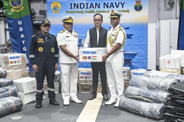 டிட்வா புயல் பாதிப்பு - நன்கொடை வழங்கும் இலங்கை கிரிக்கெட் வீரர்கள் | Srilankan Cricketers Donate To Ditwah Flood Victim