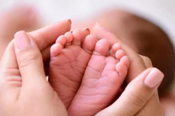 உயிரிழந்த பெண்ணிண் கருப்பையிலிருந்து மீட்கப்பட்ட குழந்தை